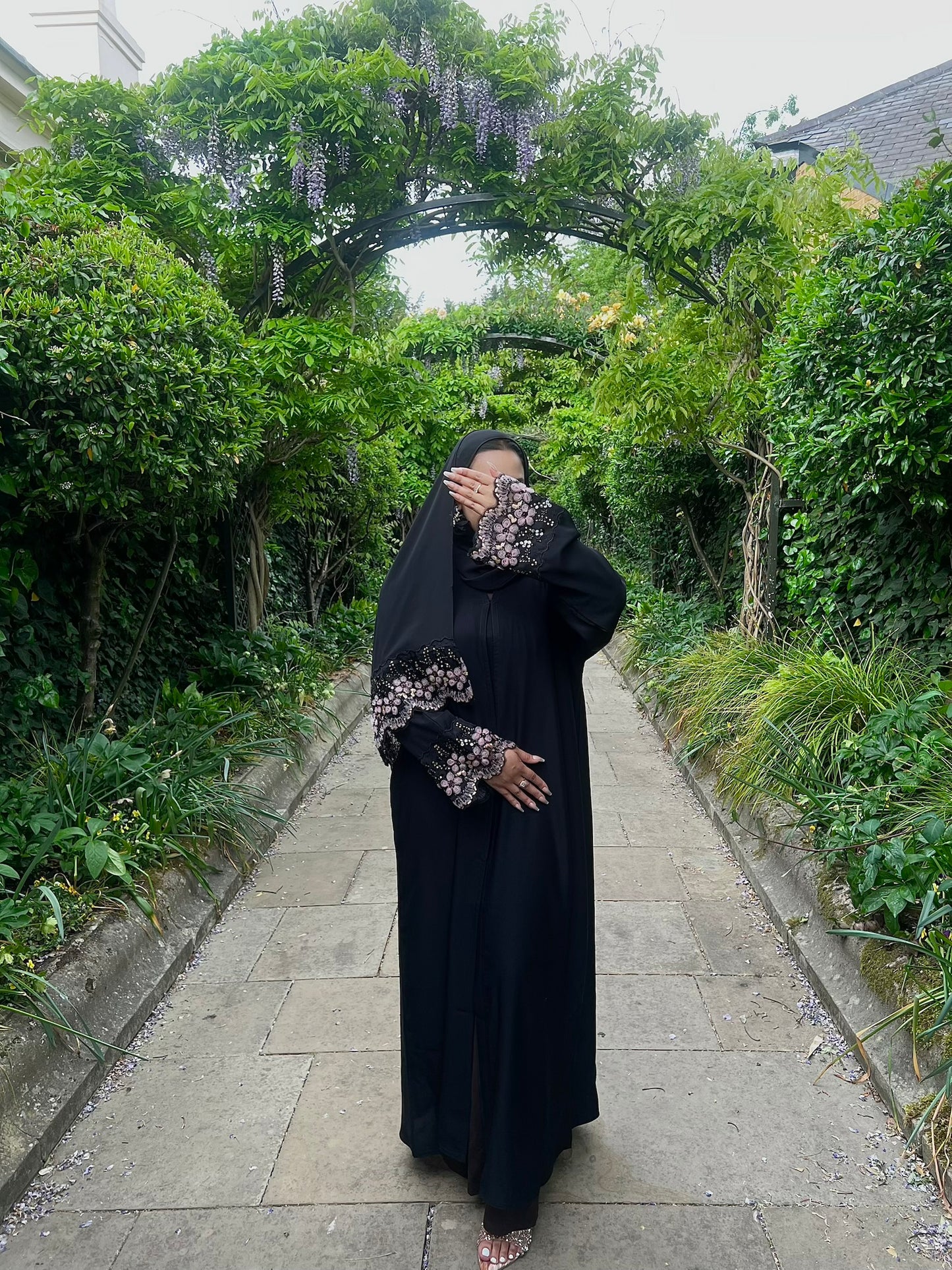 Qamra Abaya