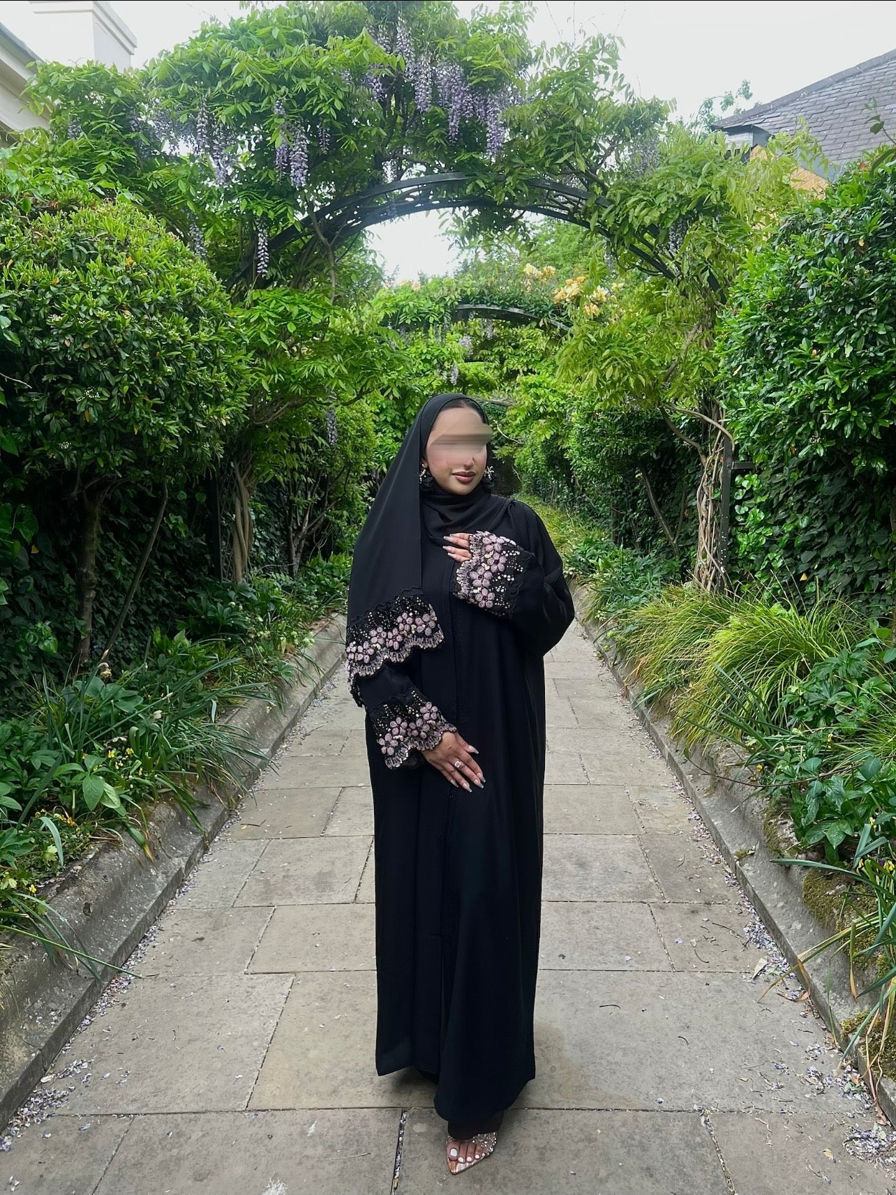 Qamra Abaya